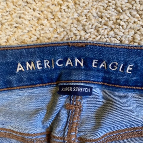 AMERICAN EAGLE WOMEN’S ripped/distressed HI-RISE JEGGING/jeans. Size 10R. - Picture 6 of 14